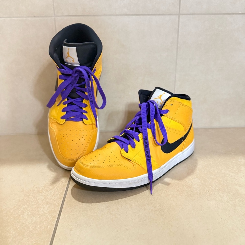 Jordan 1 Mid University Gold